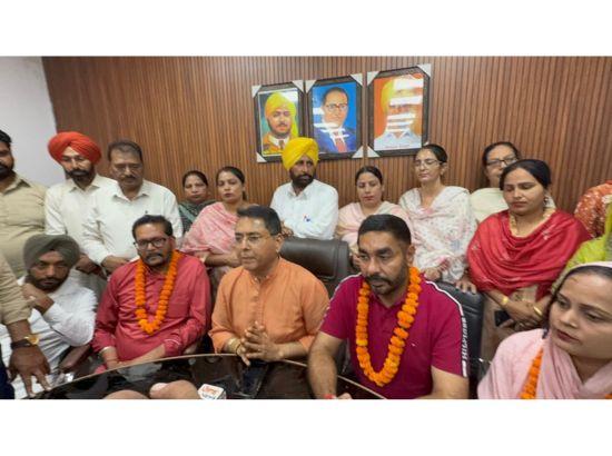 Sunam: Disgruntled MCs’ Posts Create More Buzz Than the New President.