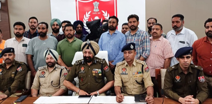 ਬੱਚਿਆਂ 'ਤੇ ਨੋਜਵਾਨ ਕੁੜੀਆਂ ਨਾਲ ਅਪਰਾਧਿਕ ਘਟਨਾਵਾਂ ਲਗਾਤਾਰ ਵਾਪਰ ਰਹੀਆਂ ਹਨ, ਪਿਛਲੇ ਕੁੱਝ ਦਿਨਾਂ ਚ ਨੋਜਵਾਨ ਕੁੜੀਆਂ ਦੇ ਲਾਪਤਾ ਹੋਣ ਦੇ ਮਾਮਲੇ ਲਗਾਤਾਰ ਸਾਹਮਣੇ ਆ ਰਹੇ ਹਨ। ਜਿਨ੍ਹਾਂ ਨੇ ਮਾਪਿਆਂ ਦੇ ਮੱਥੇ ਤੇ ਚਿੰਤਾ ਦੀਆਂ ਲਕੀਰਾਂ ਪੈਦਾ ਕਰ ਦਿੱਤੀਆਂ ਨੇ। 2 Screenshot 20250315 094140 Chrome 1