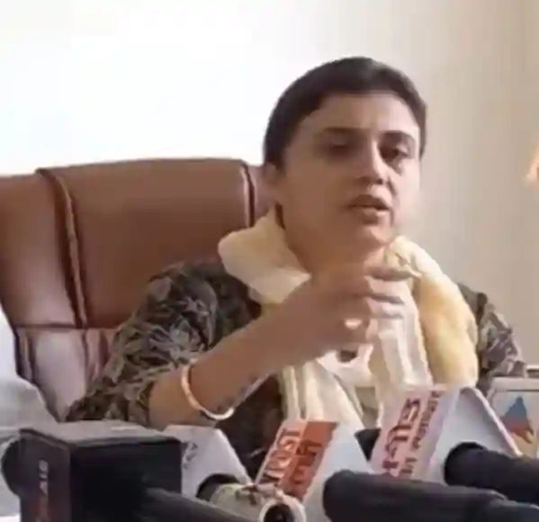 Colonel and his son beaten by Policemen in Punjab 2025 1 12 employees were suspended in case of assault on Colonel and his son.