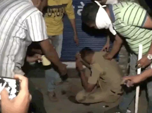 Nagpur, Controversy over Aurangzeb's tomb curfew in 11 areas. 3 Controversy over Aurangzeb's tomb,