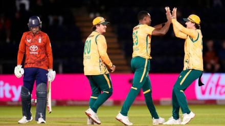 England Demolishes South Africa’s Bowling, Scores 304 Runs in 20 Overs 1 England Demolishes South Africa’s Bowling, Scores 304 Runs in 20 Overs